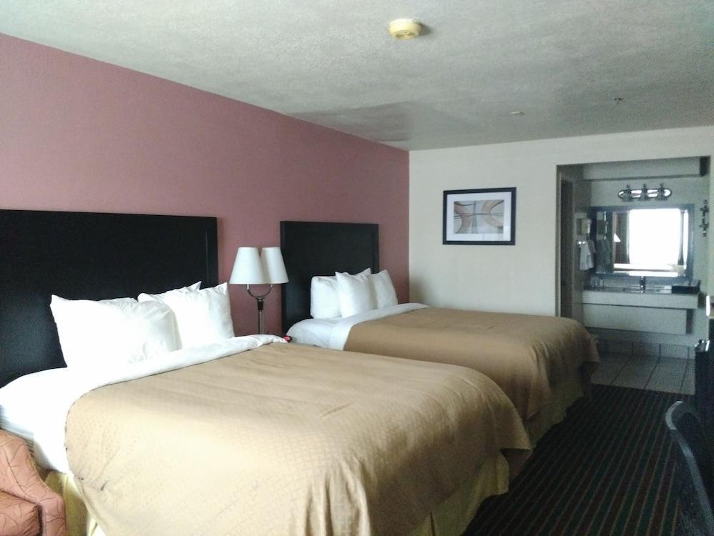Hotel Baymont By Wyndham Del Rio Esterno foto