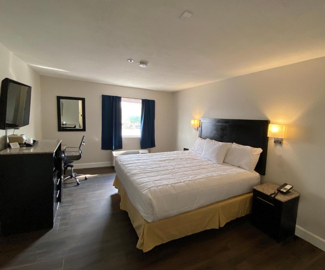 Hotel Baymont By Wyndham Del Rio Esterno foto